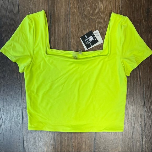 🆕 Second skin Stacy top in sunny lime SZ MED - Picture 2 of 6